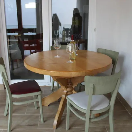 Boracs Winedeghaz 公寓