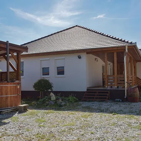 Boracs Winedeghaz Apartament